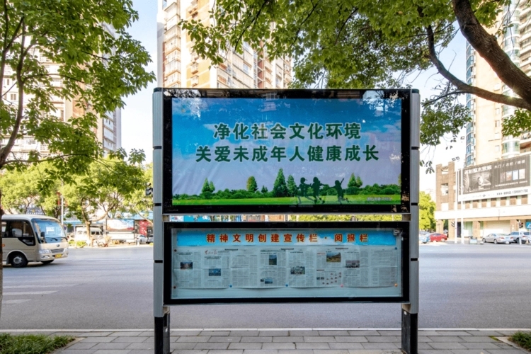 成都廣告向日葵视频色板下载外牆廣告燈箱的形式和安裝方法