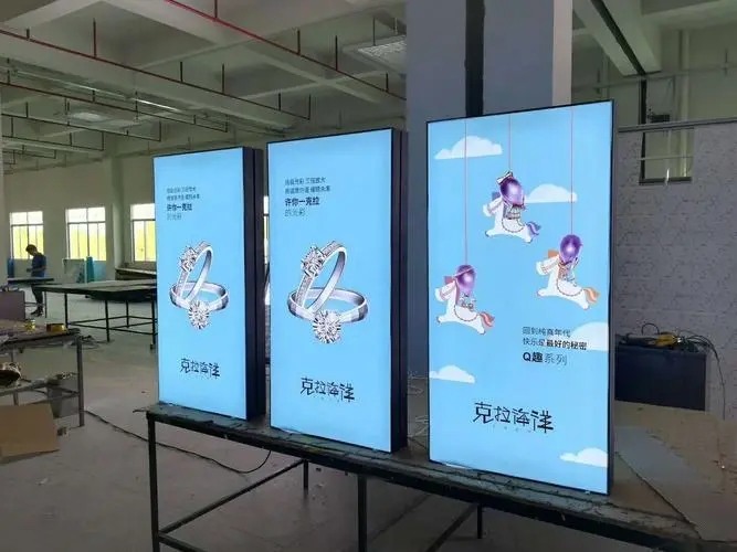 成都廣告公司戶外廣告燈箱定做選什麽材料？